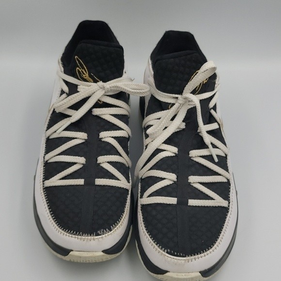 💥Host Pick 💥LeBron James Nike Air Max sneakers Sz 12 CD5007-101 - Picture 3 of 9